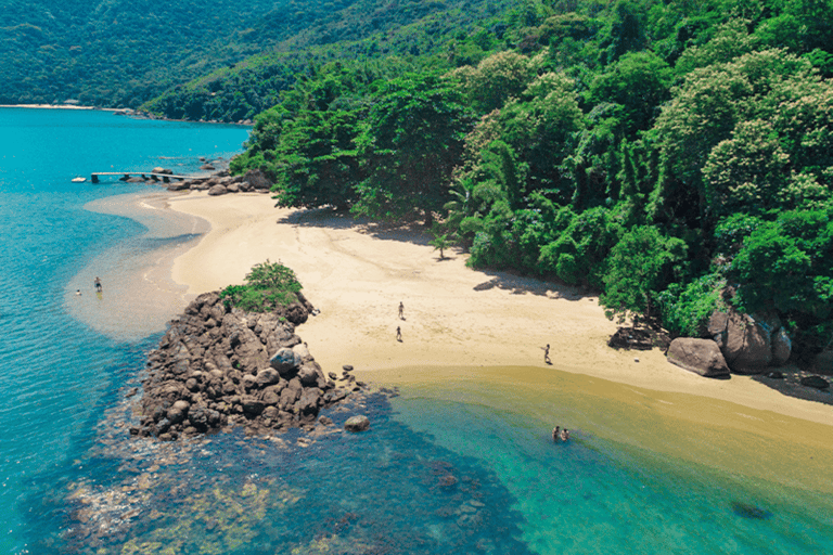 Îles Paraty : Bateau rapide avec plongée en apnéeTour en bateau en groupe sur la mer de Paraty