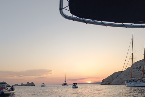 Au départ de Marseille : Excursion en bateau dans les îles du Frioul avec arrêt baignade