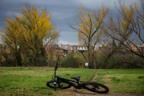 Nomentano Bridge and Garden City: e-biking in the Aniene River Reserve