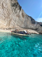 Zakynthos, стеклянная лодка тур по кораблекрушению и голубым пещерам - Housity