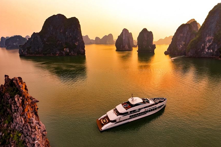 Hanoi: Luxury Ha Long Cruise by Super Yacht with Transfer