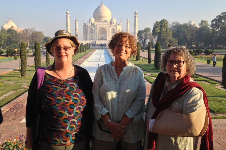 Agra: Tour turístico de un día completo en coche con guía oficial