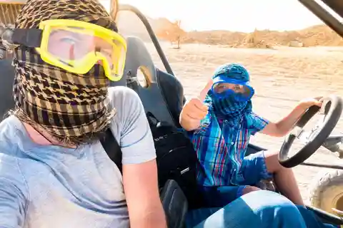 Hurghada : Safari en jeep et à dos de chameau avec dîner et spectacle de feu dans le désert