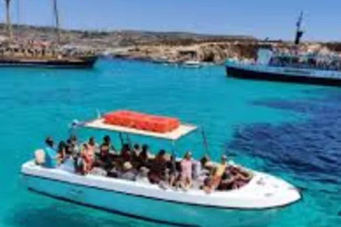 St Julian's: Excursão de meio dia à lagoa azul e às grutas de Comino