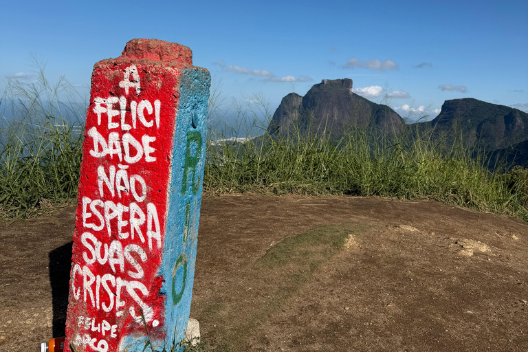 Two Brothers Hill (Morro Dois Irmaos) Hike + Snack with Cria Guide Hiking tour on Two Brothers Hill (Morro Dois Irmãos) + breakfast with local guide