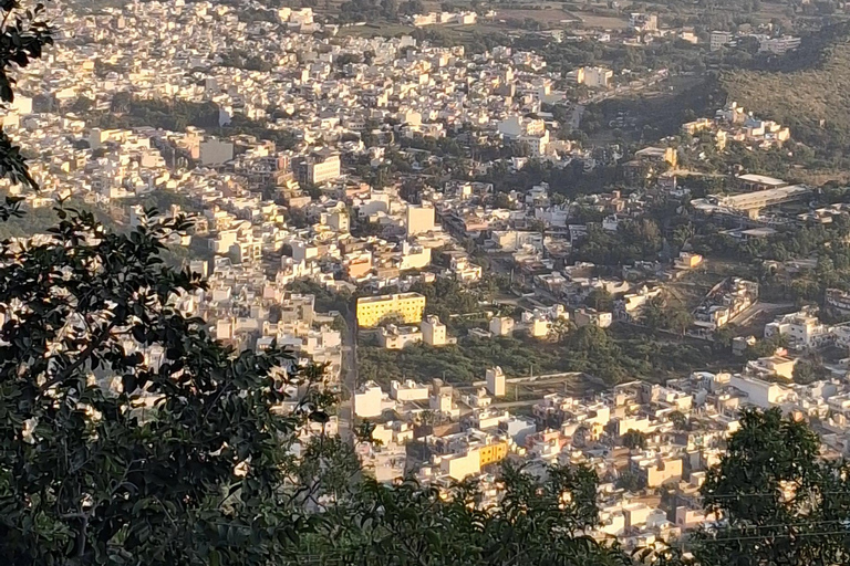 Monsoon Palace visit with Hotel Pickup-dropoff All Inclusive Guided Hiking at Monsoon Palace with Lunch