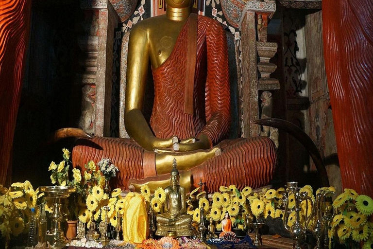 Kandy Heritage and Cultural Temple Tour