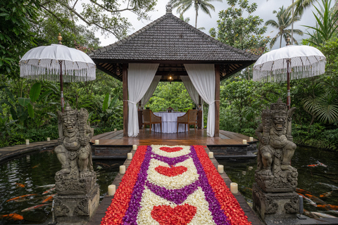Ubud: Romantic Dinner by the Fish Pond at Adiwana Unagi Romantic Dinner Couple Package (Meet at Location)