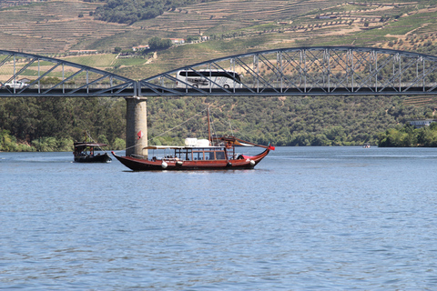 Porto: Private Transfer to Douro Valley up to 4 Stops 4-Stops (One-way trip)