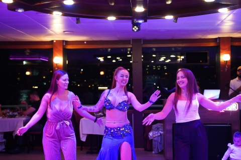 Estambul: Cena Crucero y Entretenimiento con Mesa PrivadaCrucero con Visita al Bósforo, Espectáculos y Refrescos
