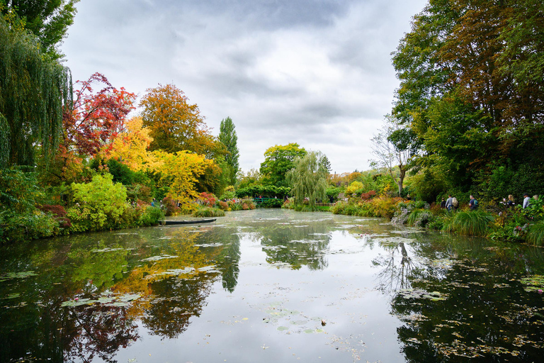 Gardens of Monet & The Old Mill: Giverny and Vernon Tour