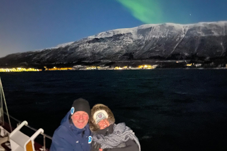 Tromso : Croisière de luxe aux aurores boréales avec bain à remous et dînerVisite de groupe