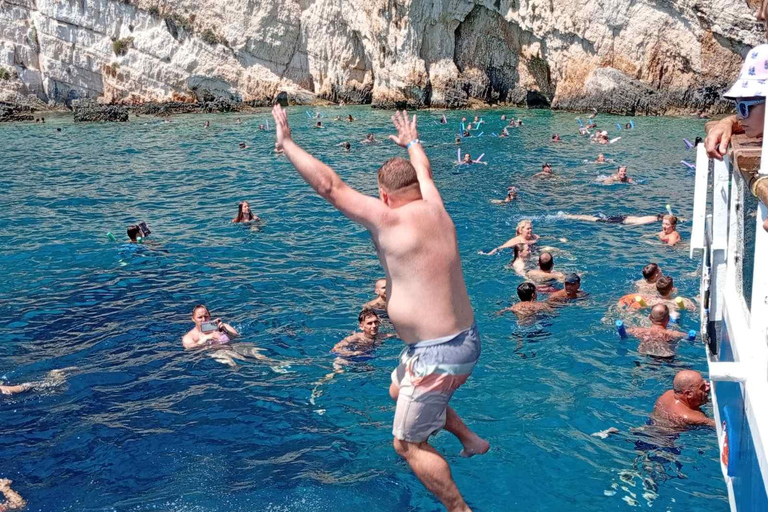 Zakynthos: Cruise to the famous shipwreck Navagio.