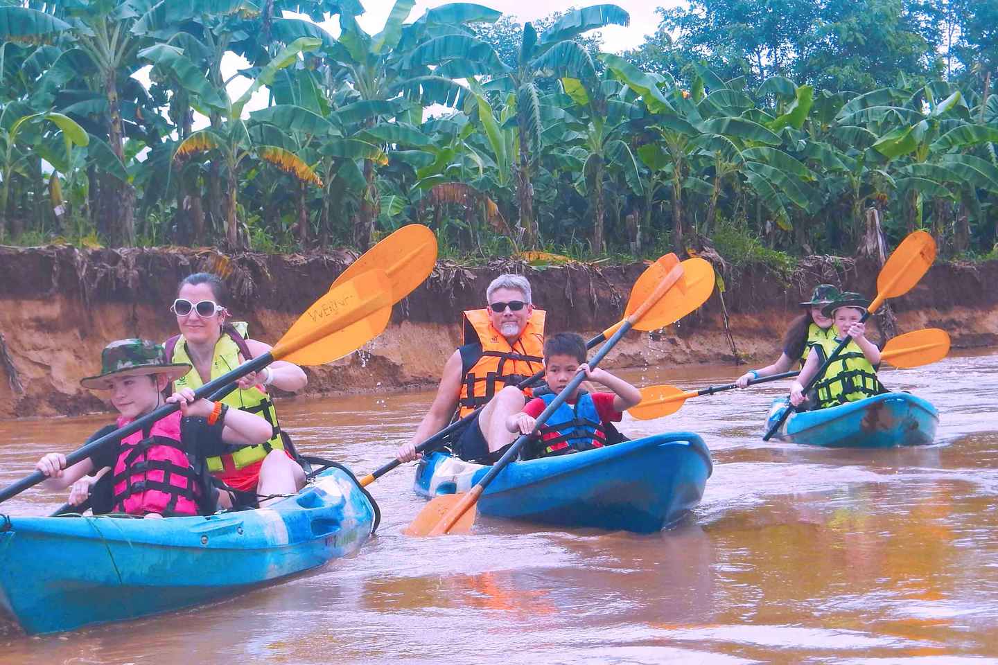 non touristy things to do in chiang mai | kayak through the mae ngat valley