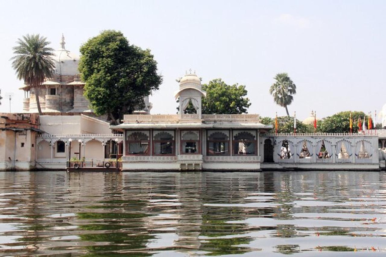 جولة خاصة من مومباي إلى أودايبور في نفس اليوم بالطائرةجولات خاصة لمدة يومين في مومباي وجولة في نفس 