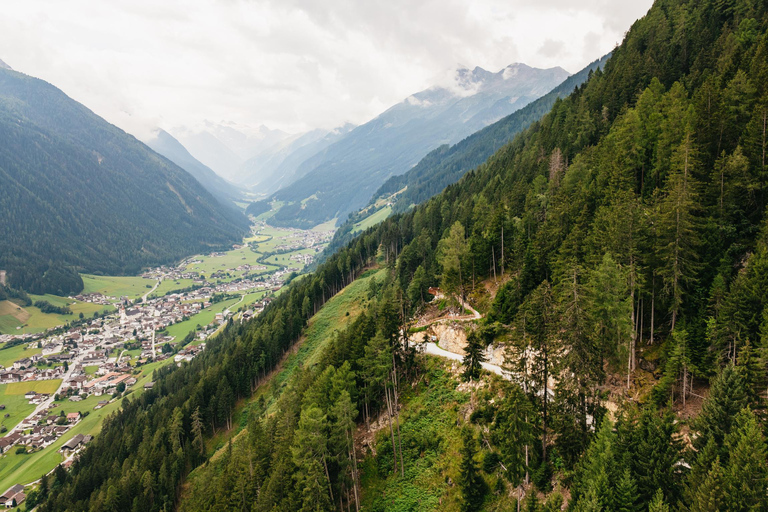 Neustift im Stubaital: Tandem Paragliding Flight
