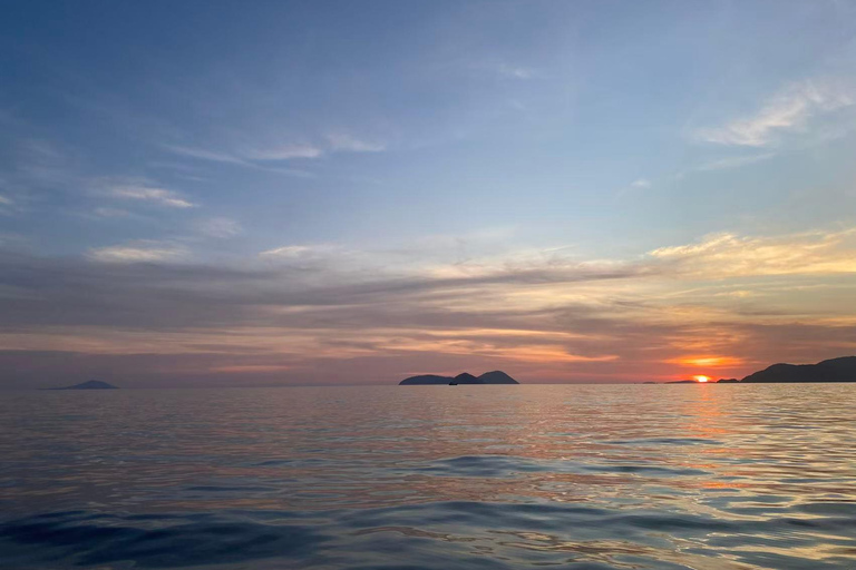 Phuket Luxury Small Group Yacht Tour & Water Toys & Racha