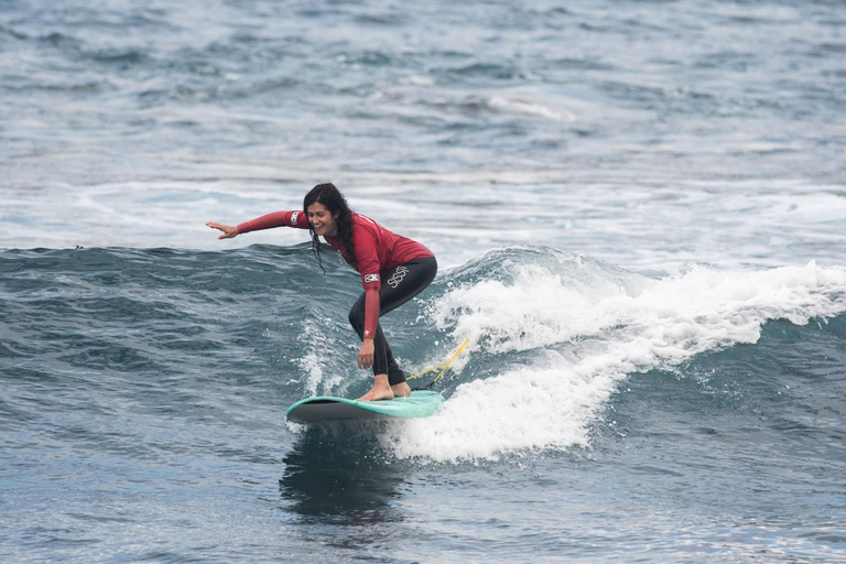 Puerto de la Cruz: Have your first surfing experience at Playa Martiánez