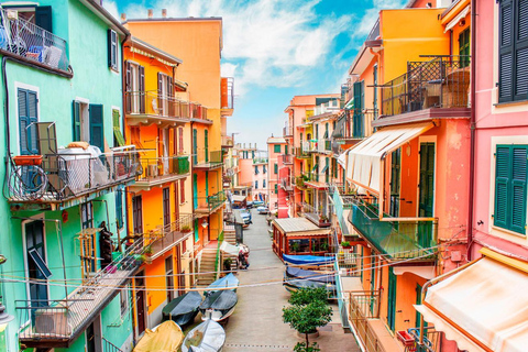 From Florence: Cinque Terre Day Trip with Boat Ride