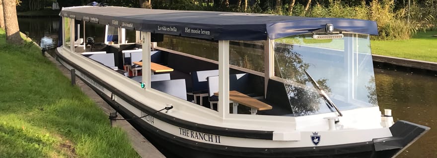 2 heures d'excursion privée de luxe en bateau fermé avec un guide local