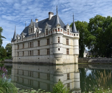 Azay-le-Rideau Castle: Private Guided Tour with Ticket