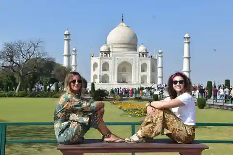 Tour guidato "Taj Mahal Skip-the-Line" con opzioni extra