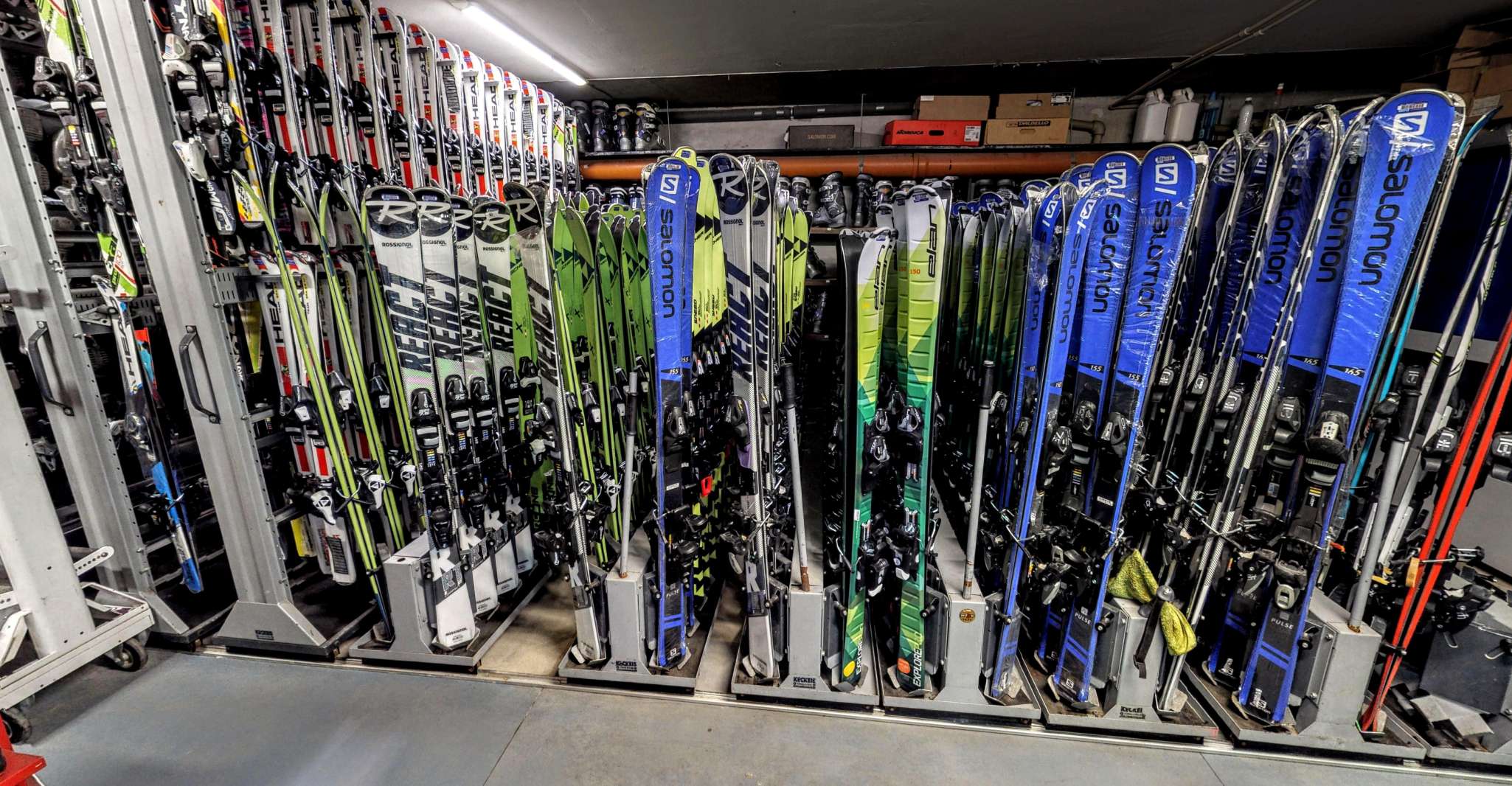 Ski and Snowboard equipment rental in Bansko - Housity