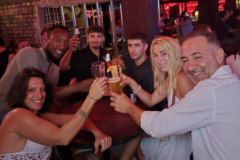 Tour della vita notturna di Phuket: avventura tra i bar e i club VIP di PatongTour della vita notturna di Phuket: tour dei bar e dei club con ingresso gratuito