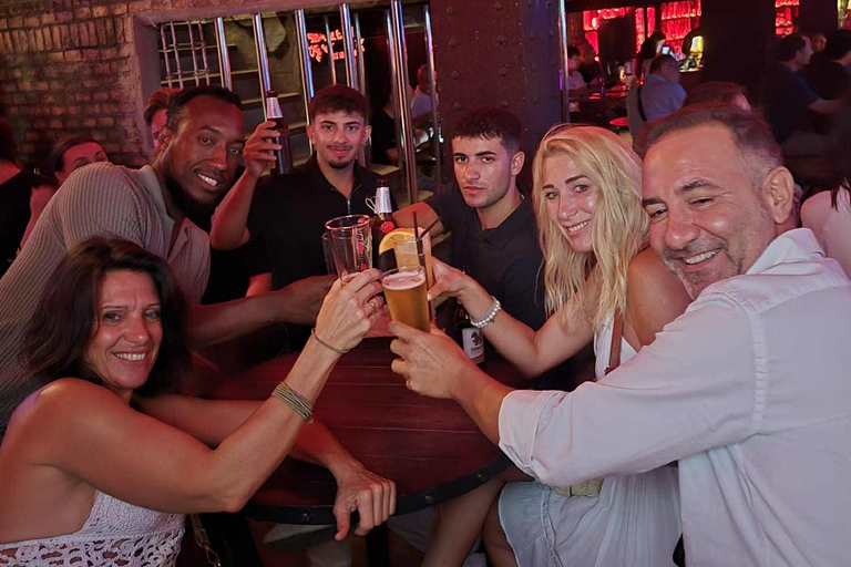 Tour della vita notturna di Phuket: avventura tra i bar e i club VIP di PatongTour della vita notturna di Phuket: tour dei bar e dei club con ingresso gratuito