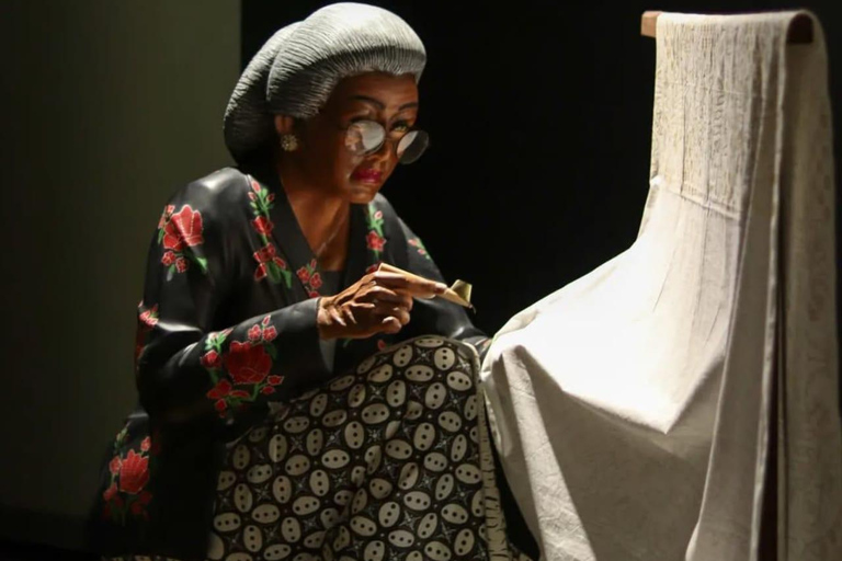 Yogyakarta: Discover Yogyakarta Walking Tour Small Group Tour