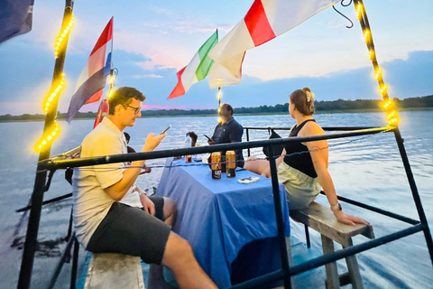 Sigiriya to Trincomalee: Kayaking & Floating Restaurant Tour
