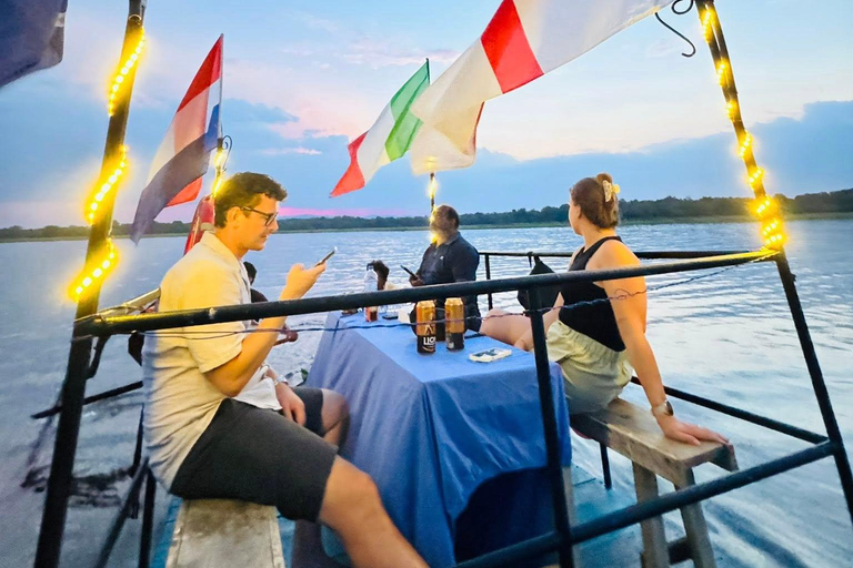 Sigiriya to Trincomalee: Kayaking & Floating Restaurant Tour