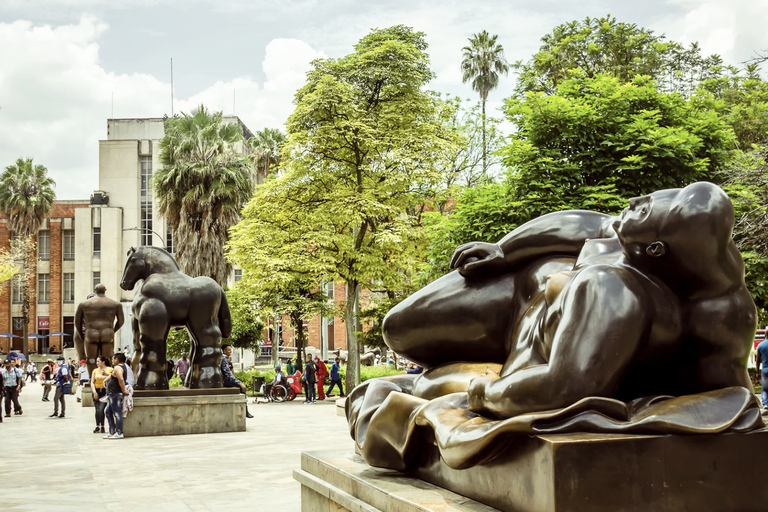 Medellín: City Tour, Botero, Comuna 13 & Metrocable
