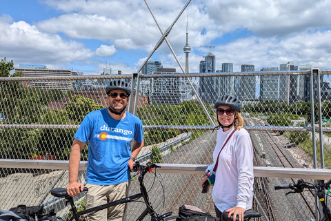 Anda de bicicleta pelos bairros dinâmicos de Toronto