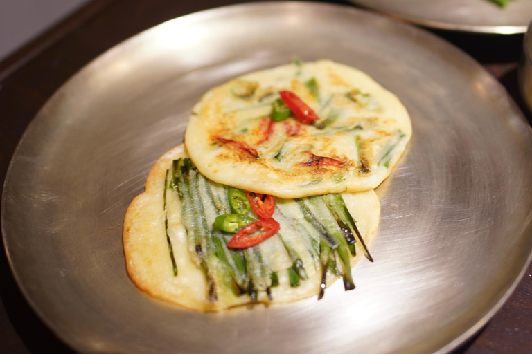 Clase de cocina Royal Seoul en un hanok centenarioClase de cocina real de Seúl en una casa tradicional hanok de 100 años de antigüedad