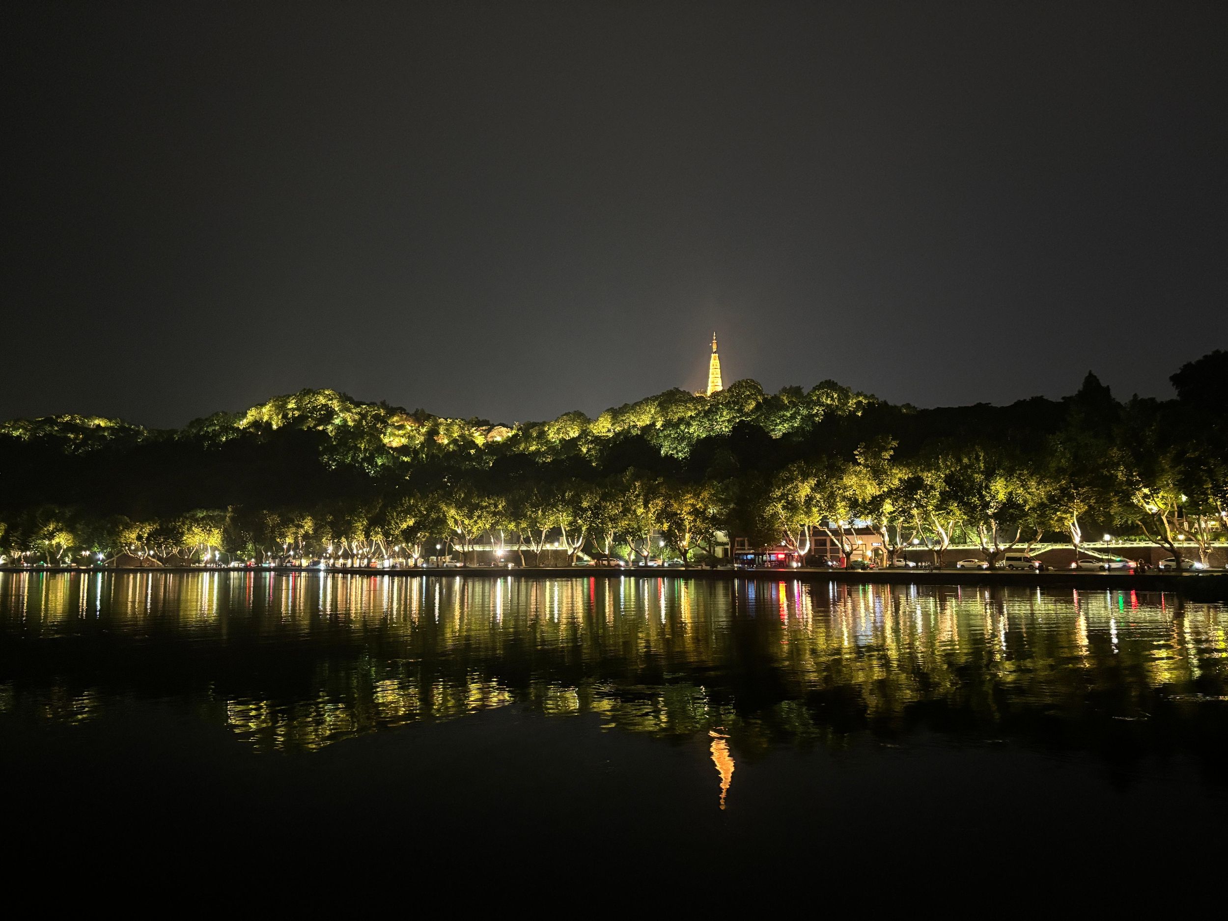Hangzhou bei Nacht: Baoshi Hill für Abenteuerlustige