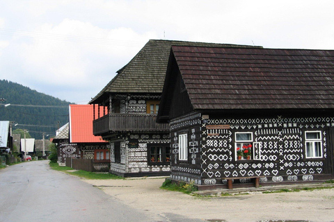 Från Bratislava tur: Bojnice slott, Čičmany, Aphrodite Spa