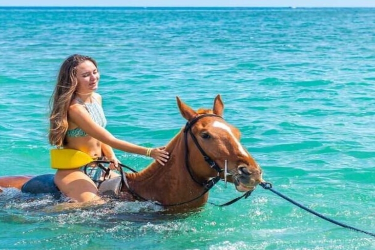 Prywatna przejażdżka konna i pływanie w Montego Bay