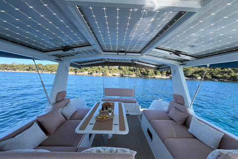 Marseille: An exceptional day by catamaran in the heart of the Calanques Marseille: Exceptional day on a catamaran in the heart of the Calanques