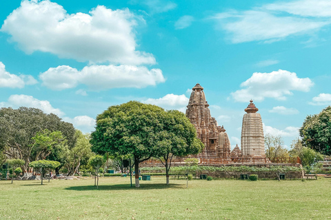 Delhi: Khajuraho, Panna, and Varanasi 4-Day Tour Tour with 4-Star Accomodation