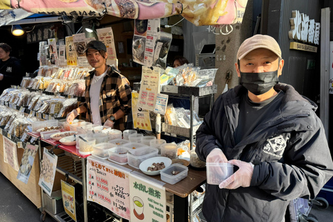 Tokyo: Tsukiji Fish Market Walking Tour with a Local Guide Tokyo: Tsukiji Fish Market Tour with Food Tastings
