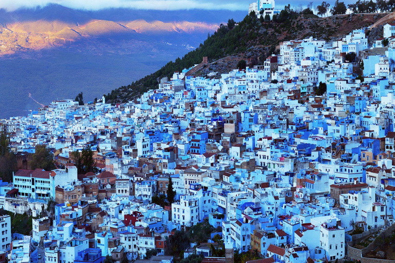 Från Fes: Transfer till Tanger via Chefchaouen