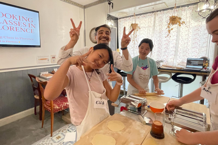 佛罗伦萨：意面制作课程，含晚餐、葡萄酒和... 唱歌！佛罗伦萨：意面制作课程，含晚餐、葡萄酒...还有歌唱！