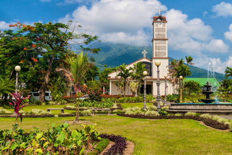 San Jose ⇆ La Fortuna: Geteilter ShuttleEinfache geteilte Fahrt von La Fortuna zum Flughafen SJO