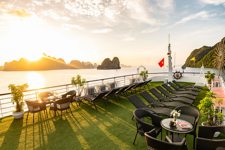 From Hanoi: Ha Long Bay Luxury Day Cruise with Buffet LunchFrom Hanoi: Halong Bay Luxury Cruise with Buffet Lunch