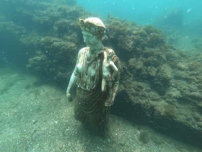 Baie immergée (Naples) : excursion en kayak avec plongée guidée