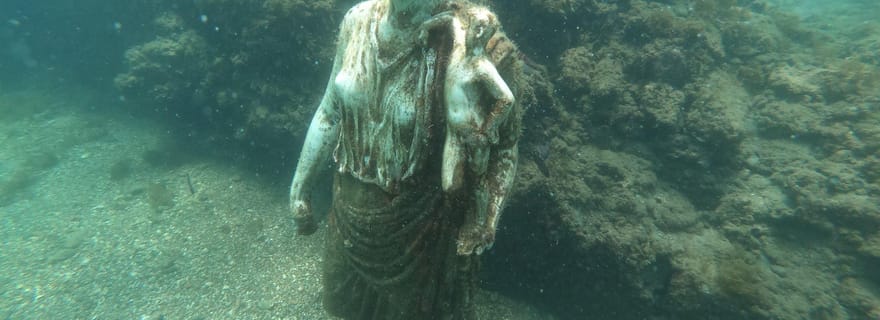 Baie immergée (Naples) : excursion en kayak avec plongée guidée