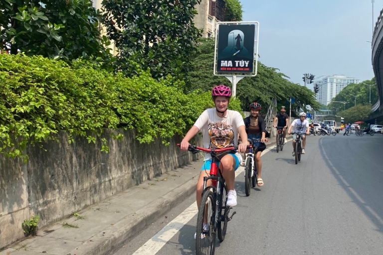 Fahrradtour durch die Landschaft von Hanoi