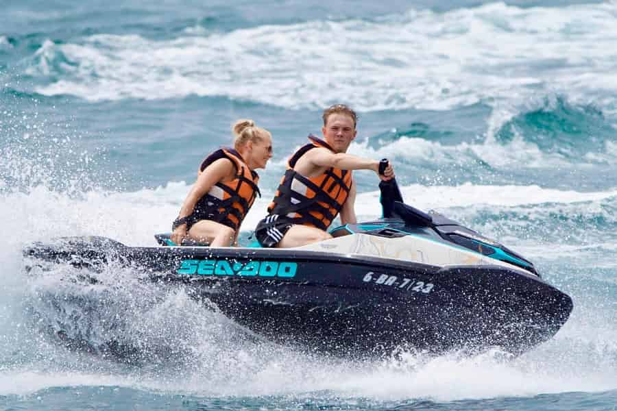 Barcelona: Jet-Ski-Abenteuer für 2 Personen, Kursleiter inbegriffen. Foto: GetYourGuide