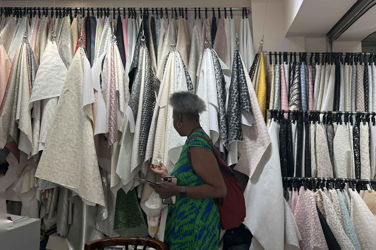 Guangzhou: Excursão particular de compras no mercado de roupas e artigos de couroGuangzhou: Tour particular de compras no mercado de roupas e couro